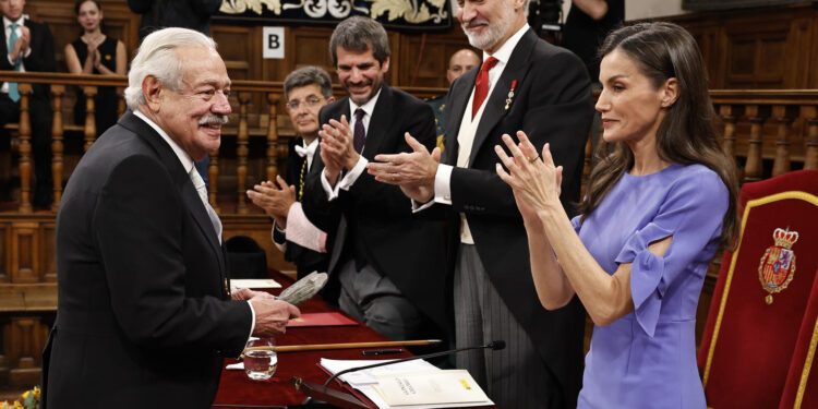Mexicano Gonzalo Celorio recibe el Premio Cervantes 2025