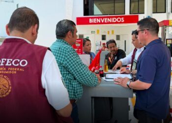 Profeco realiza operativo en gasolineras; el 75.7% bajó los precios de combustibles