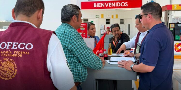 Profeco realiza operativo en gasolineras; el 75.7% bajó los precios de combustibles