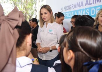 Entrega SEDIF mobiliario y utensilios para espacios alimentarios en Santa Rosa Jáuregui