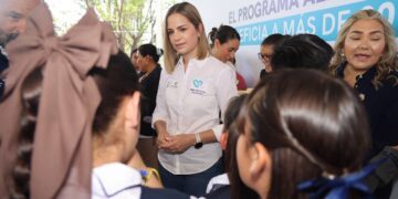 Entrega SEDIF mobiliario y utensilios para espacios alimentarios en Santa Rosa Jáuregui