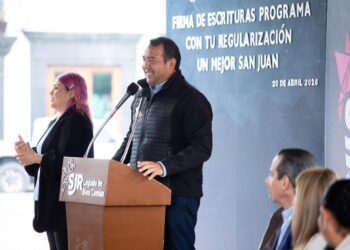 Entregan 145 escrituras y dan certeza patrimonial a familias de San Juan