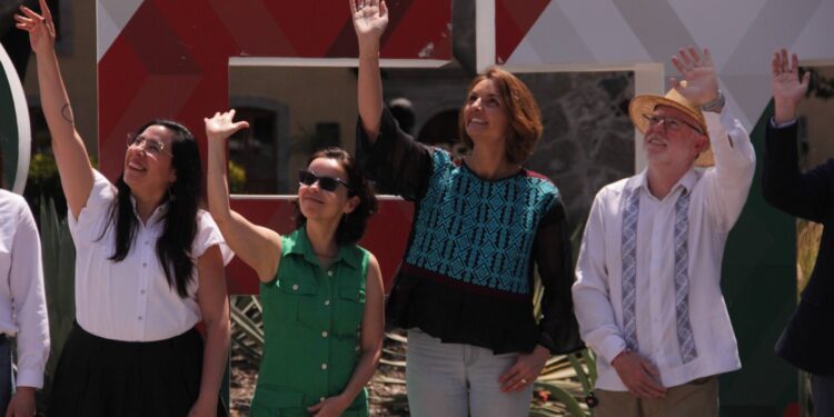 Inaugura López Birlain el festival “Querétaro en Los Pinos”.