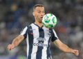 Rayados confirma salida del español Sergio Canales
