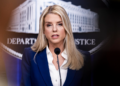 Trump destituye a la fiscal general Pam Bondi