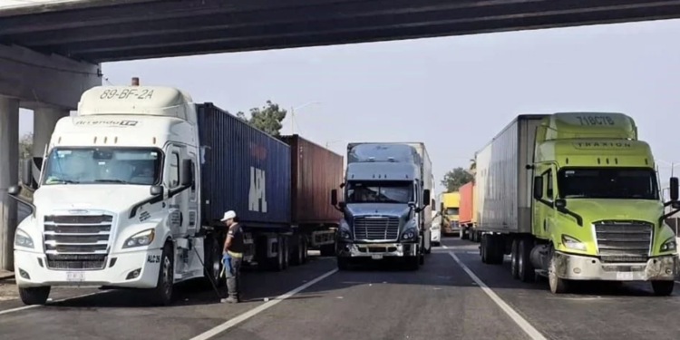 Anuncian transportistas paro para este lunes