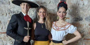 Resaltan las tradiciones con la danza