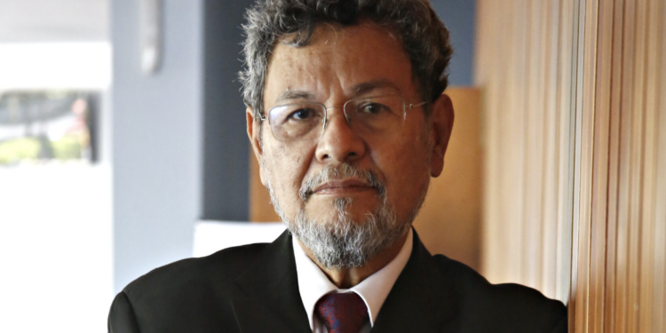 Explora Élmer Mendoza violencia política y de género