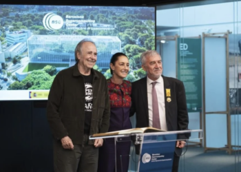 Recorre Sheinbaum el Centro de Supercomputación de Barcelona