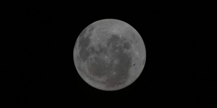 Astronautas de Artemis II ya vieron la cara oculta de la Luna; “fue espectacular”, afirman