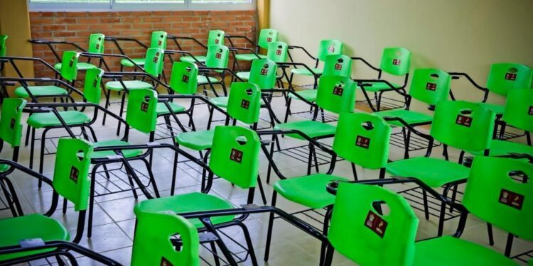 SEP confirma tres viernes de mayo sin clases