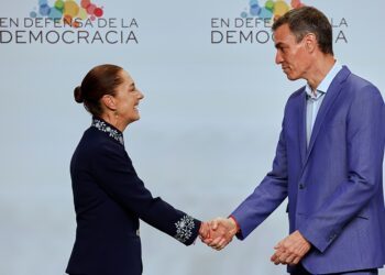 Con un apretón de manos, España y México resuelven su disputa diplomática