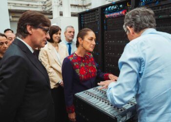Sheinbaum conoce una de las súper computadoras más potentes de Europa