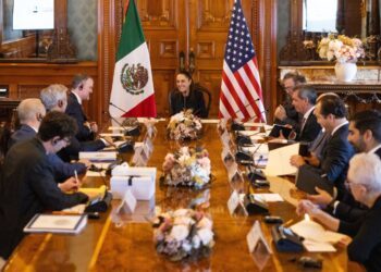 Sheinbaum aborda revisión del T-MEC con representante comercial de EE.UU.