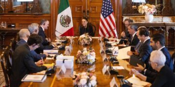 Sheinbaum aborda revisión del T-MEC con representante comercial de EE.UU.