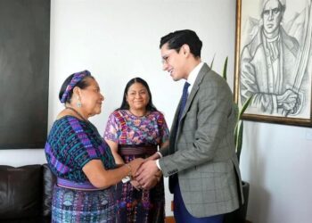 Nombra SRE a Menchú consejera para derechos indígenas