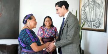 Nombra SRE a Menchú consejera para derechos indígenas