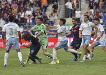 Suspenden 13 juegos al portero Esteban Andrada por agresión en España