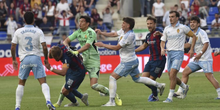 Suspenden 13 juegos al portero Esteban Andrada por agresión en España