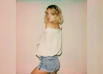 Vuelve Sydney Sweeney con campaña de mezclilla tras polémica