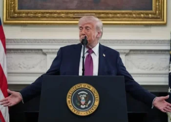 Afirma Trump que Irán está ‘colapsando’ por Ormuz