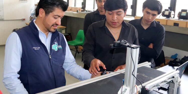 Desarrollan estudiantes UTC tecnología para la industria