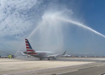 Reanudan vuelos comerciales de EU a Venezuela tras 7 años