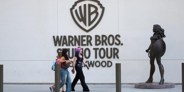 Creadores de Hollywood alertan de que la fusión de Warner y Paramount dañará la industria