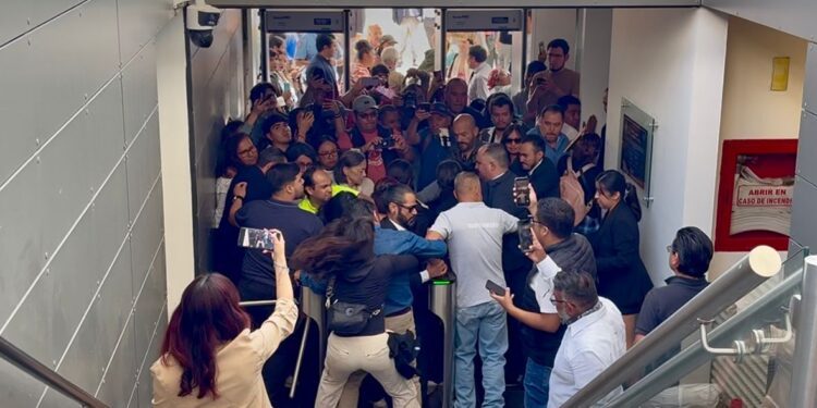 Colectivos defensores de cuatro iniciativas congeladas buscan dar “portazo“ a congreso local