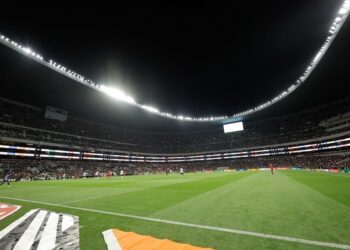 El “Vasco” aplaudió el primer tiempo