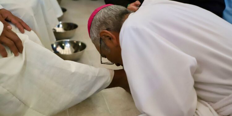 Cumple Fidencio rito del lavatorio en penal