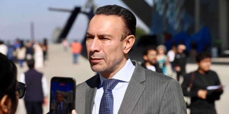 Arturo Maximiliano, aún sin amarrar coordinación de diputados de Morena