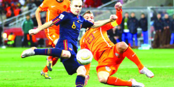 España hace historia  al ganar el título