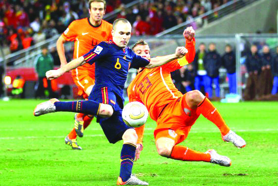 España hace historia  al ganar el título