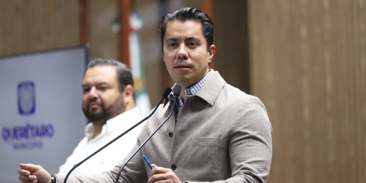 Concluirá este viernes entrega de casi 5 mil computadoras