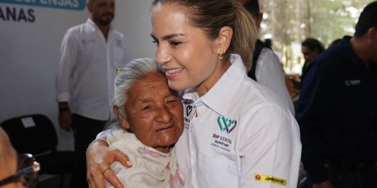 Inicia Car Herrera con el reparto de Despensas 2026 en Pinal de Amoles