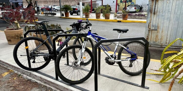 Tres estacionamientos privados cuentan con espacios para bicicletas, con cobro de 10 pesos