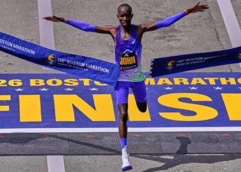 Korir gana con récord el Maratón de Boston