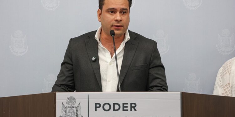 Sí urge un nuevo coordinador de diputados de Morena, señala Eric Silva