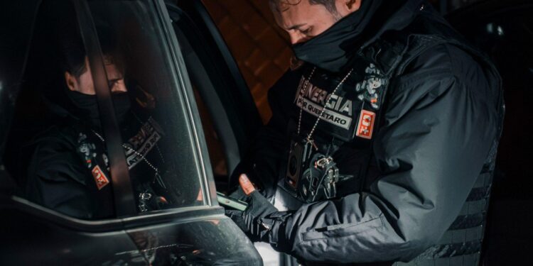 Sinergia realiza cateos simultáneos en la capital; cuatro hombres resultaron detenidos