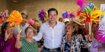Rodrigo Monsalvo fortalece el apoyo a adultos mayores con entrega de despensas en El Marqués