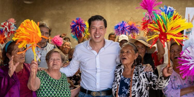 Rodrigo Monsalvo fortalece el apoyo a adultos mayores con entrega de despensas en El Marqués