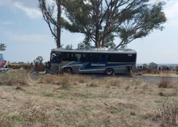 Vinculan a proceso a conductor de unidad de Amealcenses accidentada