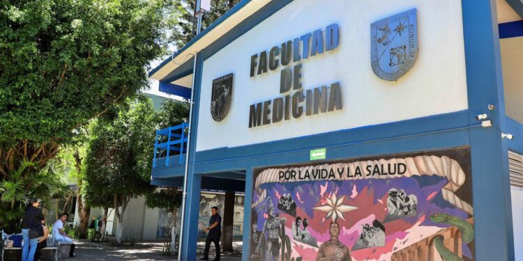 UAQ repite examen en Medicina tras fallas en plataforma
