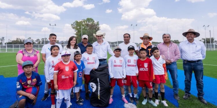 Rodrigo Monsalvo entrega la primera etapa de la Unidad Deportiva de la UAQ en Amazcala