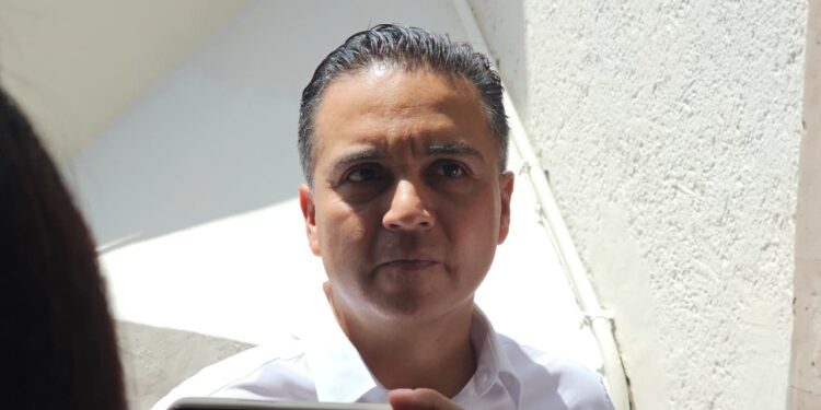 Venta de alcohol en ligas de fútbol locales depende de los ayuntamientos: Eric Gudiño