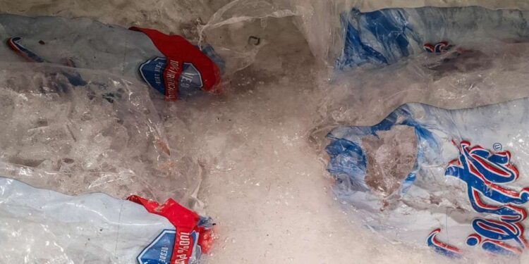 Reportan desabasto del 25% de hielo en tiendas Súper Q