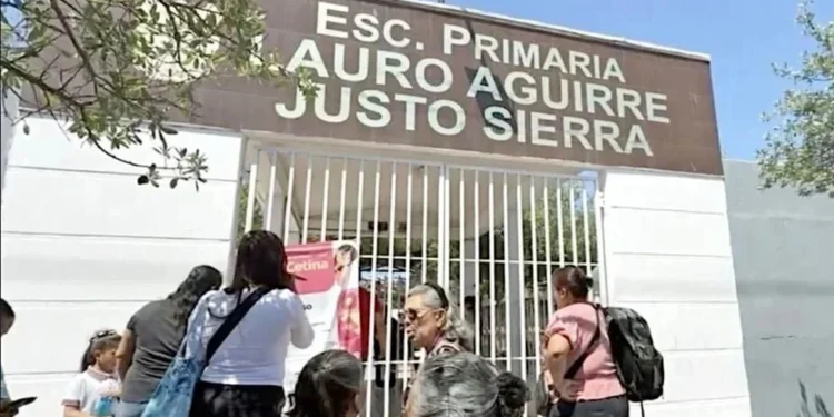 ‘Si no va a la escuela, o trabajo o lo cuido’