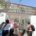 ‘Si no va a la escuela, o trabajo o lo cuido’