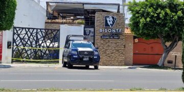Investigan presunto incendio provocado en restaurante bar de San Juan del Río